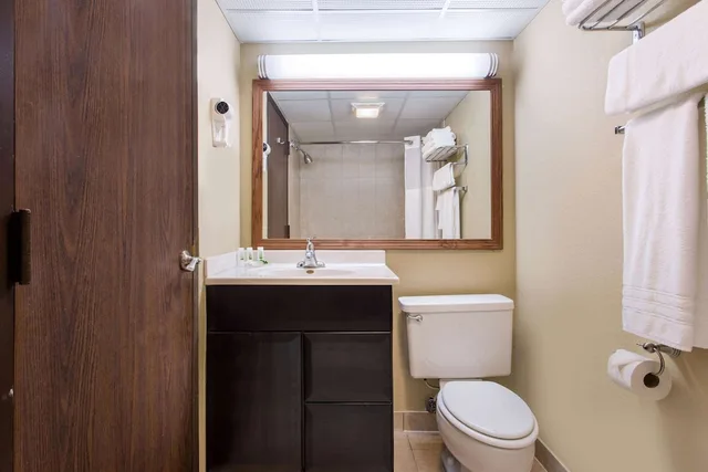 جناح استوديو بسرير كينج، Americinn By Wyndham Janesville 6/6