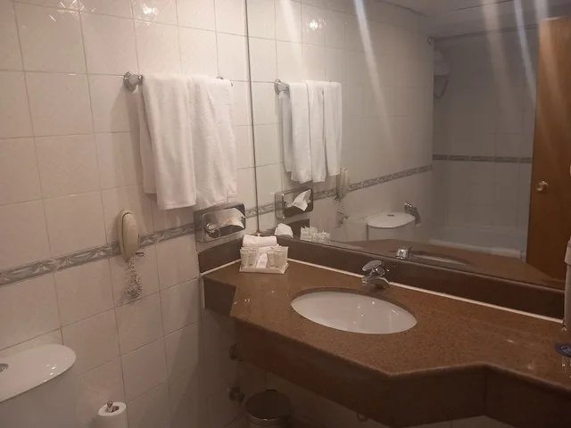 Standard Twin Room, Azal Pyramids Hotel 4/4