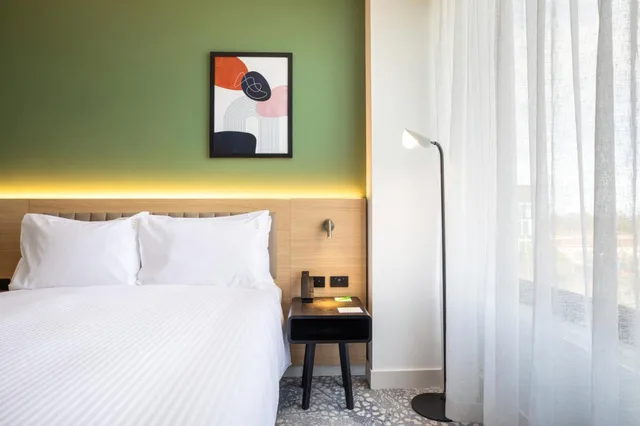 غرفة بسرير كينج وسرير كوين لذوي الإعاقة، Holiday Inn Dandenong an IHG Hotel 2/7
