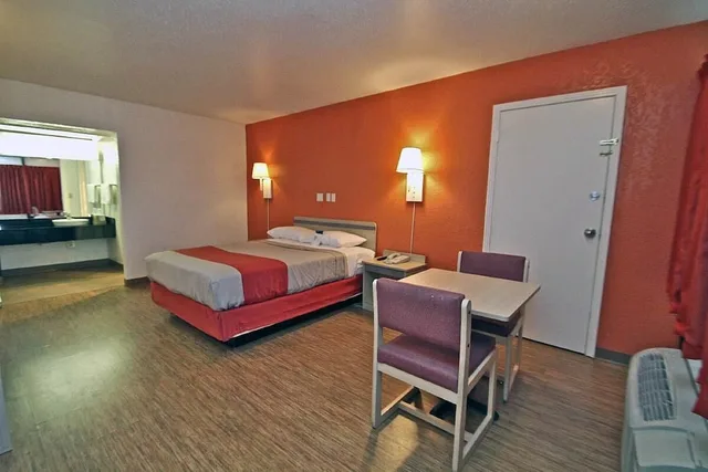 غرفة قياسية بسرير كينج لذوي الإعاقة، Motel6 Sallisaw, OK 4/10