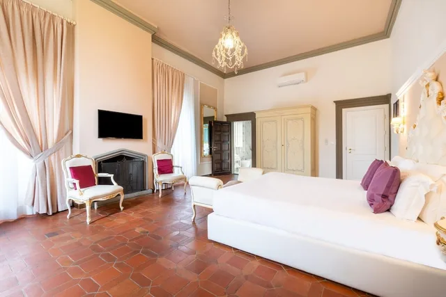 Della, 1 Double and 1 Single Bed, with View، Art Hotel Villa Agape 2/10