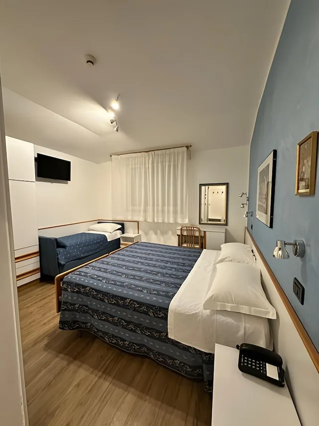 Economy, Triple, 1 Double and 1 Single Bed, Hotel Piccinelli 3/4