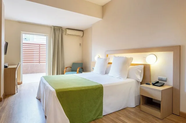 غرفة بسرير مزدوج في الطابق الأرضي لذوي الإعاقة، Climia Benidorm Plaza 1/3