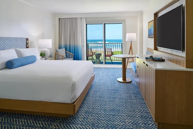 Signature, Club, King Bed, Ocean Front, Sofa، OUTRIGGER Kauai Beach Resort & Spa 1/5