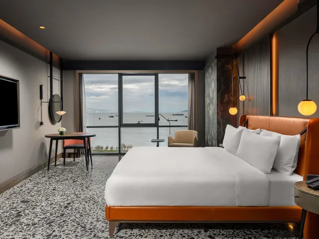 Presidential, Suite, King Bed, Movenpick Hotel Istanbul Marmara Sea 2/4