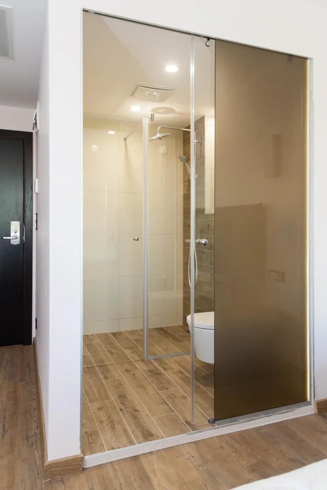 غرفة بسرير مزدوج أو سريرين منفصلين مع سرير إضافي، Amiral Hotel 9/10