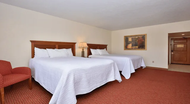Room, 2 Queen Beds, Slopeside Hotel at Seven Springs Resort 1/2