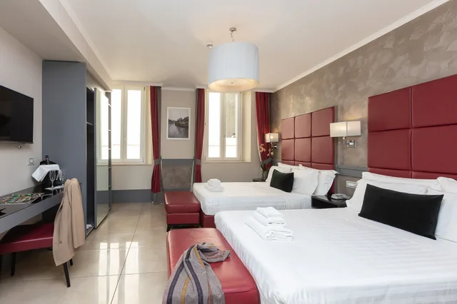 غرفة رباعية بسريرين منفصلين بحوض استحمام، Hotel Castellino Roma 1/8