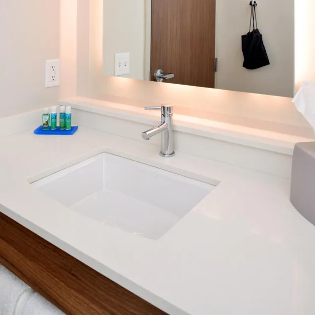جناح بسرير كوين، Holiday Inn Express And Suites Ottumwa 9/10