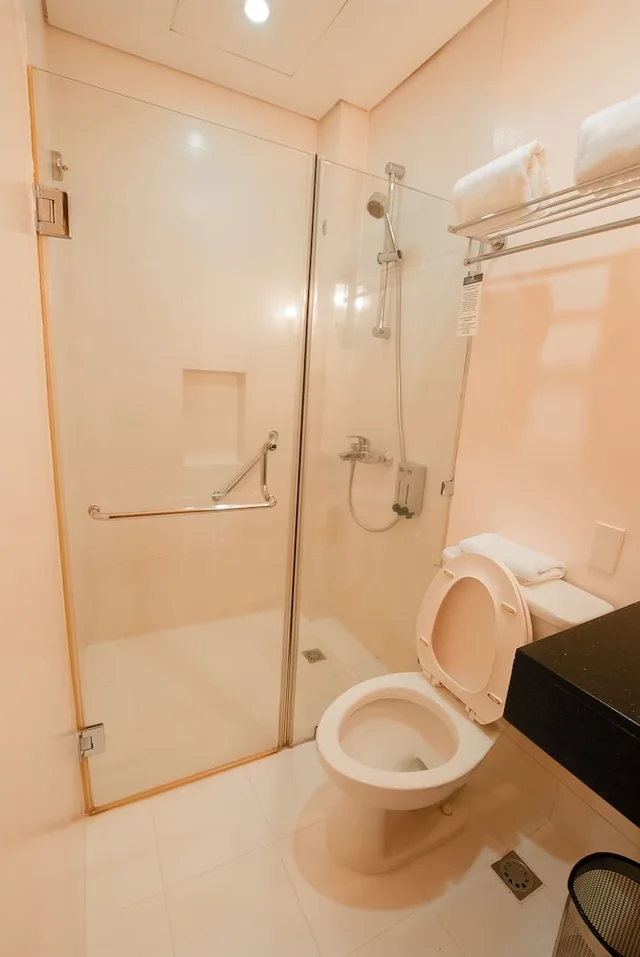 غرفة قياسية بسريرين منفصلين، City Garden Suites Manila 5/7