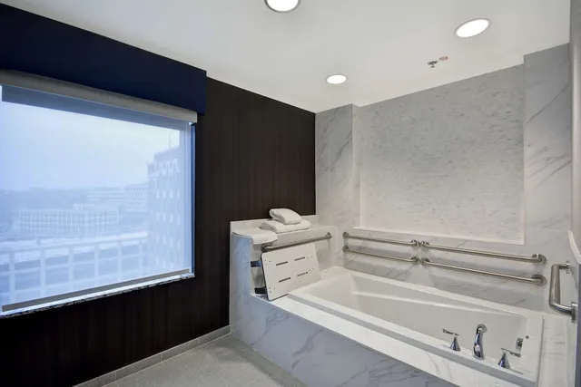 جناح ديلوكس بسرير كينج بغرفة نوم واحدة لذوي الإعاقة، Homewood Suites By Hilton Birmingham Downtown Near Uab 3/3