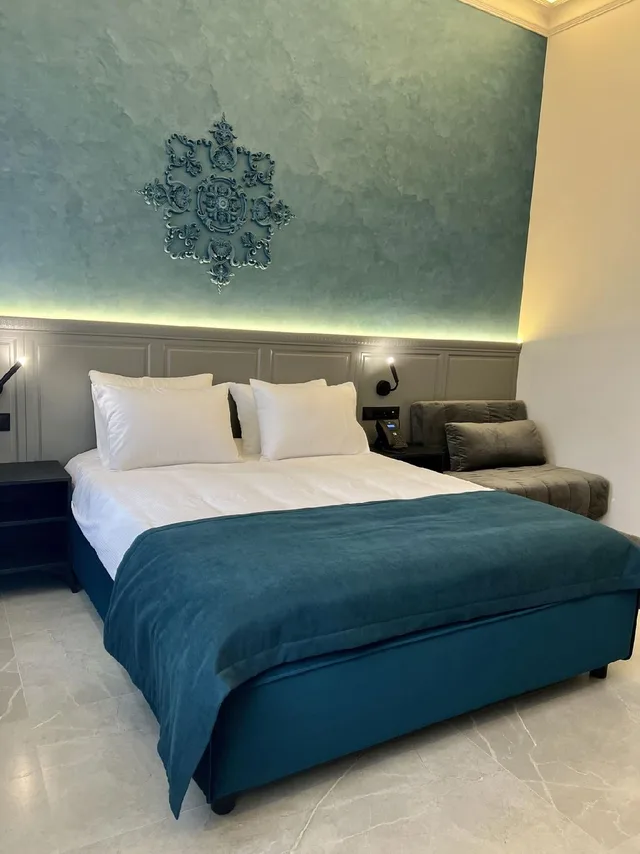 غرفة سوبيريور ثلاثية بسرير كوين مع أريكة، Richmond Hotel 1/1
