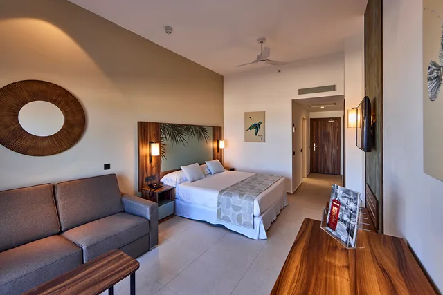 Room, Double Bed, Side Sea View، Hotel RIU Turquoise - All Inclusive 3/6