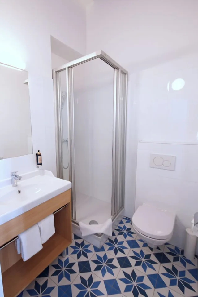 غرفة سوبيريور ثلاثية بسريرين منفصلين مع أريكة، HOTEL DREI KRONEN VIENNA CITY 9/10