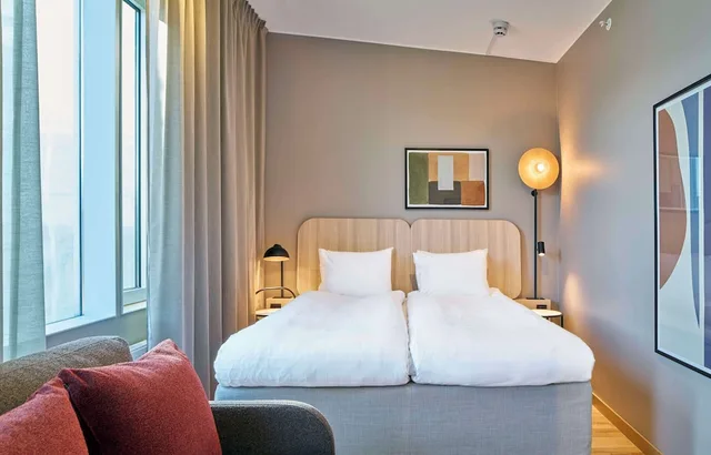 Family 3, Queen Bed, Scandic Norra Bantorget 2/3