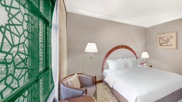 غرفة بسرير كينج، المدينة هيلتون(Madinah Hilton Hotel) 12/12