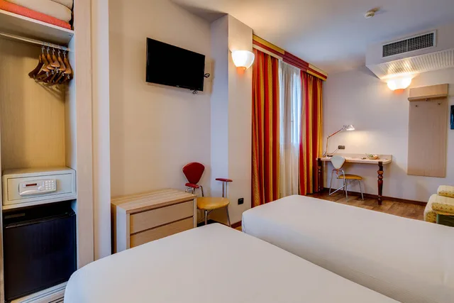 غرفة قياسية ثلاثية، Art & Hotel Aeroporto 2/3