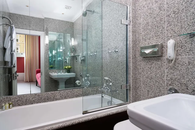 غرفة قياسية ثلاثية، The Pelham London- Starhotels Collezione 2/2