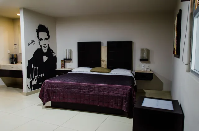 Suite, King Bed, Hot Tub, Hotel Velario 4/9