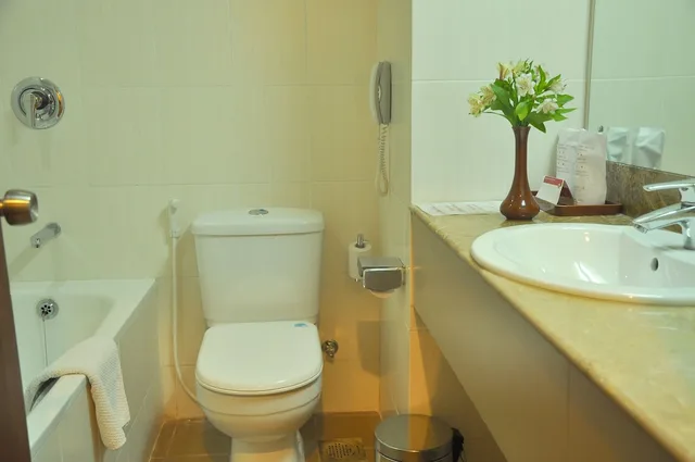 Suite, King Bed, Ramada by Wyndham Katunayake Colombo International Airport 2/2