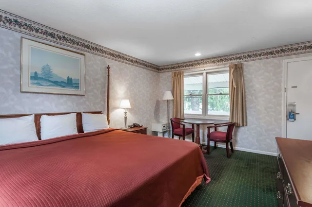غرفة قياسية بسرير كينج، Travelodge by Wyndham Great Barrington Berkshires 4/10