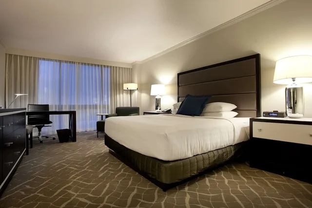 غرفة بسرير كينج لذوي الإعاقة، Hyatt Regency Birmingham-The Wynfrey Hotel 1/1