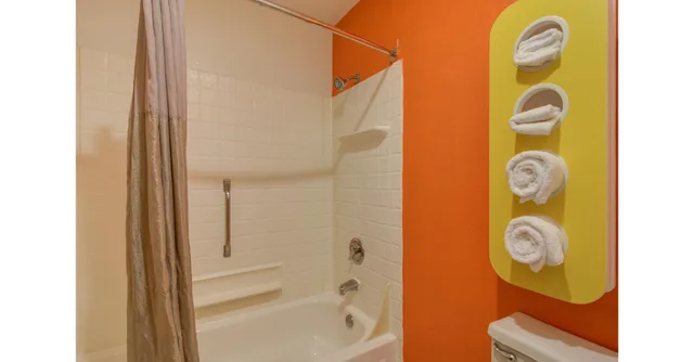 غرفة بسرير كينج للمدخنين، Motel6 Waukegan, IL 7/7
