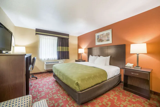 غرفة بسرير كينج لذوي الإعاقة، Quality Inn O'Fallon IL - St. Louis 7/10
