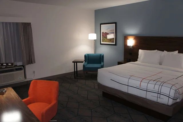 غرفة ديلوكس بسرير كينج لذوي الإعاقة، La Quinta Inn & Suites by Wyndham Littleton 1/2
