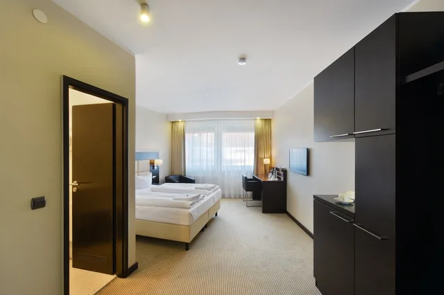 غرفة قياسية بسرير كينج بإطلالة على الفناء، Hotel am Karlstor 2/5