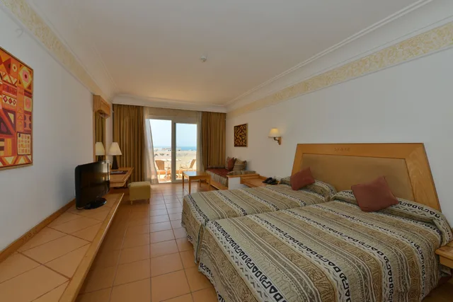 غرفة فاخرة بسريرين منفصلين بإطلالة على المسبح، Timoulay Hotel Spa Agadir 1/10