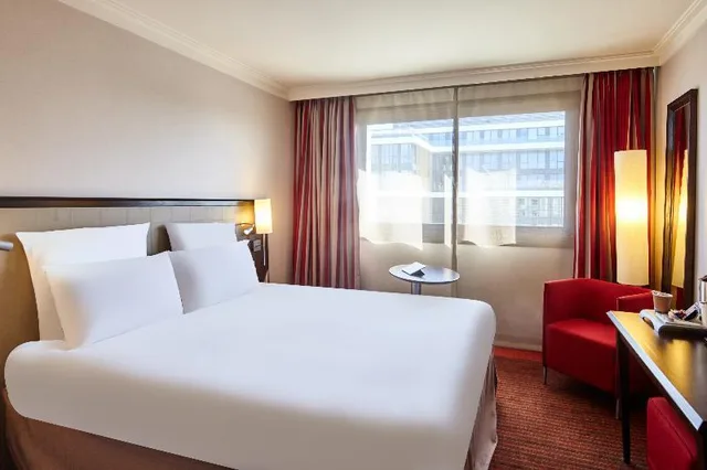 Room, 2 Double Beds, B&B Hotel Saint Quentin en Yvelines Centre Gare 1/1