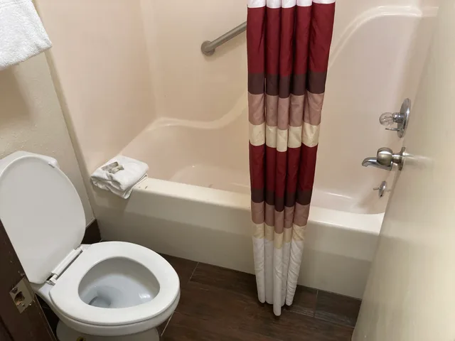 Deluxe, 2 Queen Beds, Smoking, Red Roof Inn Cookeville - Tennessee Tech 5/5