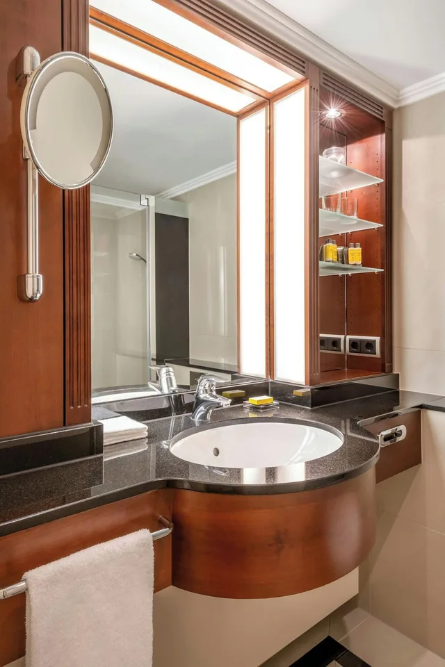 1 Bedroom, Junior Suite, Terrace, Munich Marriott Hotel 4/4