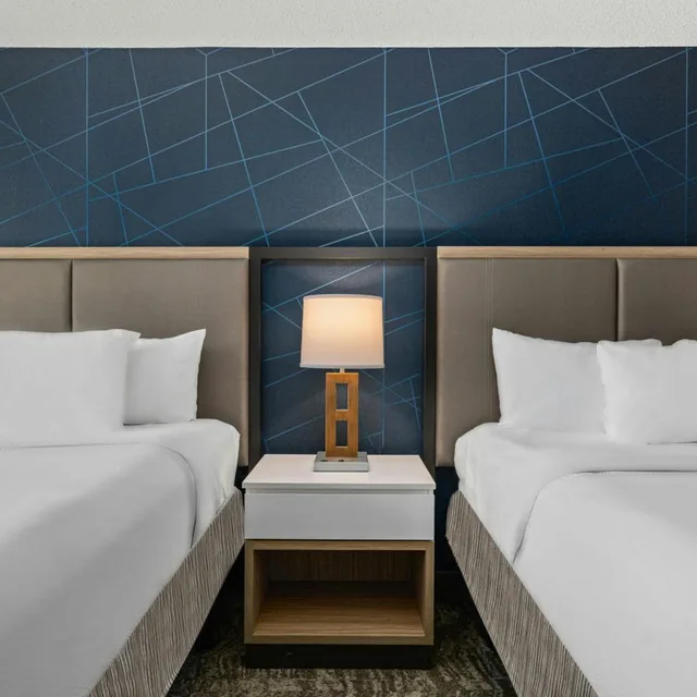 غرفة بسريرين كوين مع أريكة، SpringHill Suites Minneapolis West/St. Louis Park 3/5