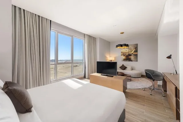غرفة ديلوكس تنفيذية عائلية بسرير كينج، Barcelo Hotel & Residences, Bahrain 1/3
