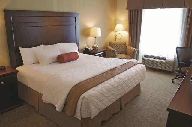 غرفة بسرير كينج، La Quinta Inn & Suites by Wyndham Bismarck 1/4