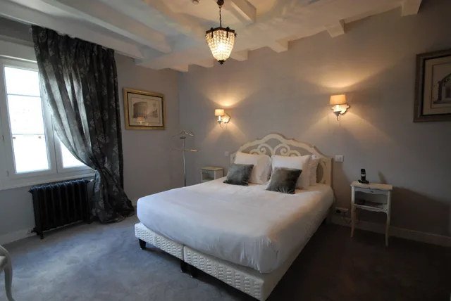 غرفة سوبيريور بسرير كينج، Hotel Le Cheval Blanc 2/4