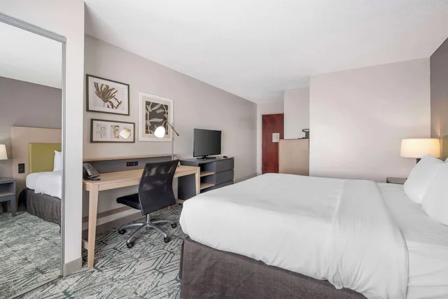 غرفة بسرير كينج لذوي الإعاقة، Country Inn & Suites by Radisson, Dayton South, OH 1/7