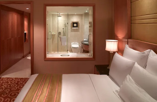 غرفة ديلوكس بسرير كينج بإطلالة على المدينة، Jw Marriott Medan 3/3