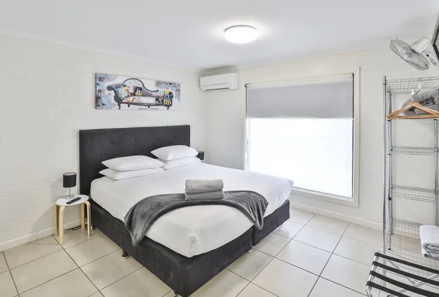 2 Bedrooms, Apartment, King and Twin Beds, Mildura Holiday Villas 3/5