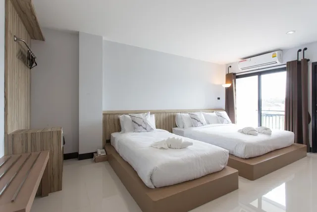 جناح جونيور عائلي، Well Timed Hotel 1/2
