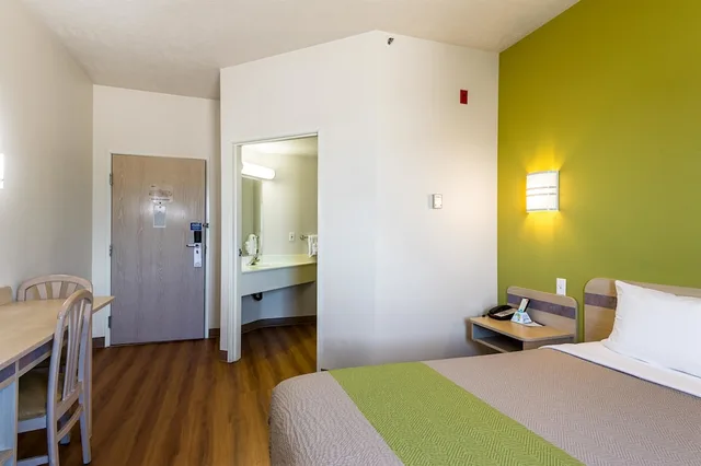 غرفة قياسية بسرير كوين لذوي الإعاقة، Motel6 Cedar City, UT 5/8