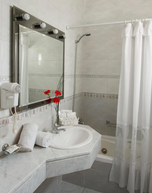 غرفة قياسية ثلاثية، Hotel Impala 5/5