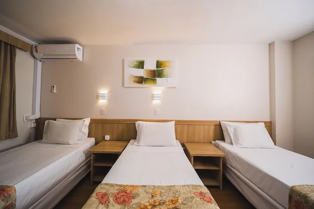 غرفة قياسية ثلاثية بسريرين منفصلين وثلاثة أسرّة، Hotel Golden Park Curitiba by Nacional Inn 3/10