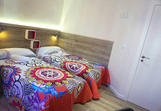 غرفة سوبيريور بسرير مزدوج بإطلالة على المدينة بشرفة، Mucho Madrid Hostel 3/10