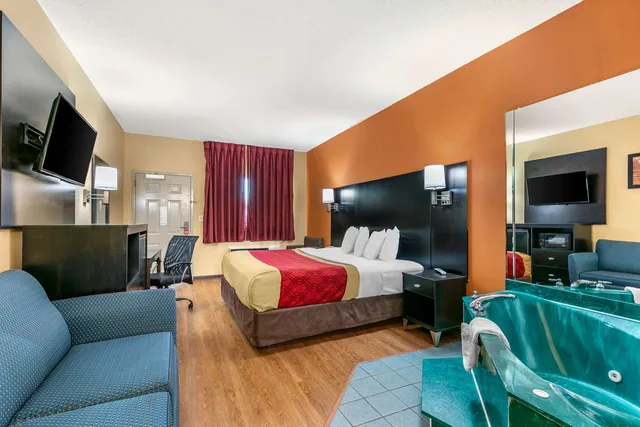 Upgrade, Efficiency, Suite, King Bed، Econo Lodge Northport near University 3/4