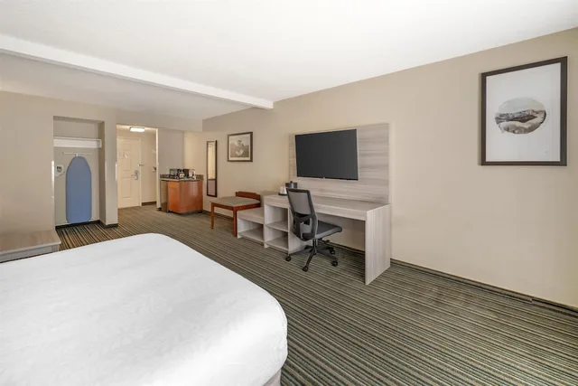 Suite, King Bed, Sofa, Accessible, Best Western Plus Twin View Inn & Suites 4/7