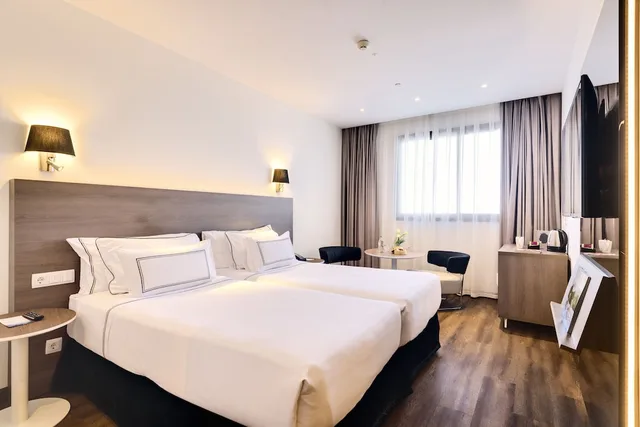 Supreme, Twin Beds، Melia Madrid Serrano 2/10