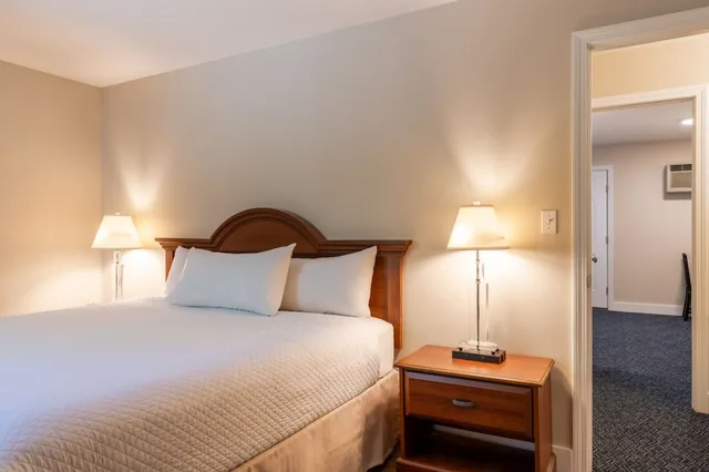 جناح تنفيذي بسرير كينج، Ogunquit Hotel 6/10